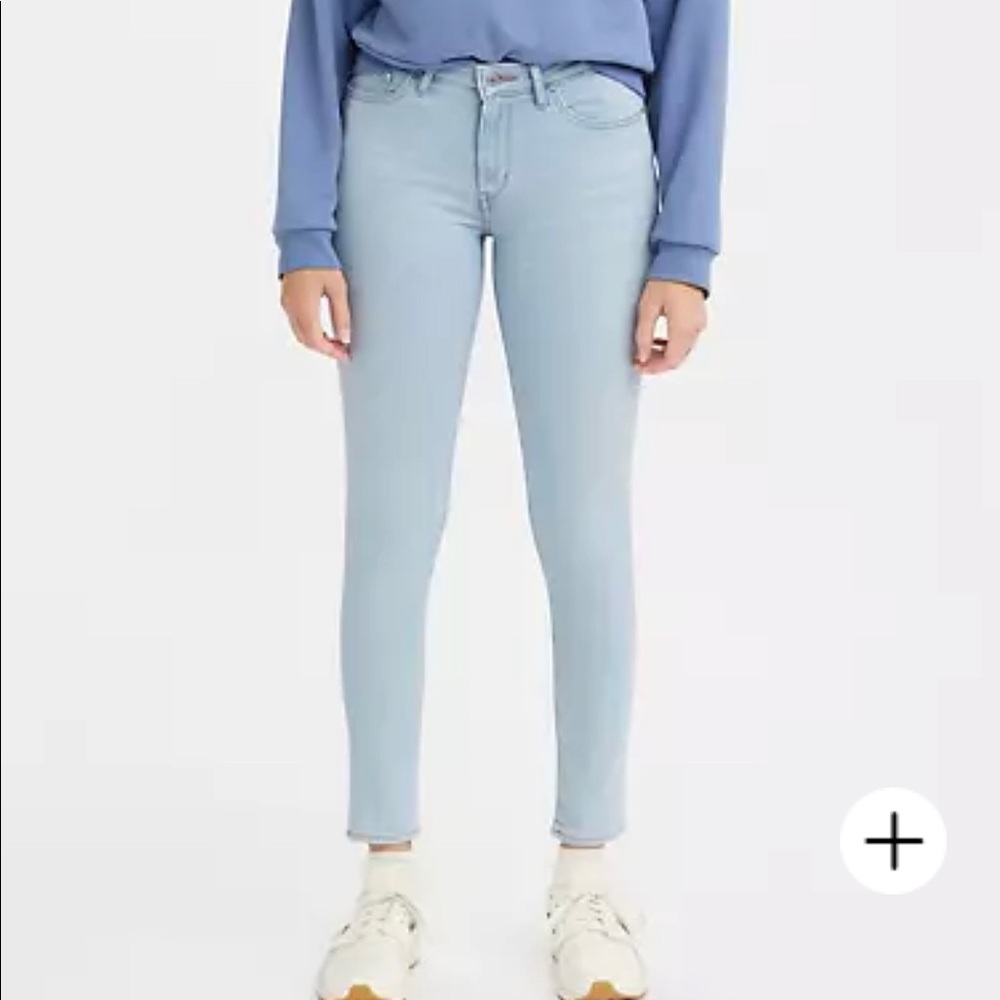 Levi’s 711 light wash skinny jeans